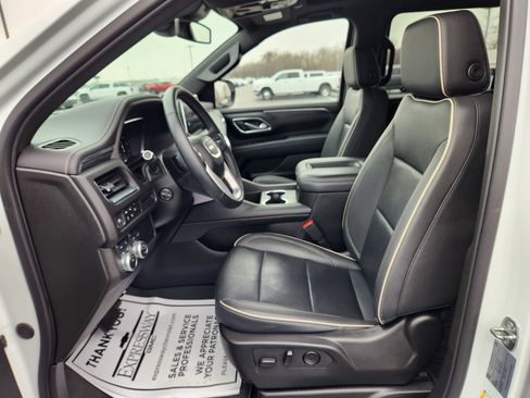Used 2023 GMC Yukon XL SLT w/ SLT Luxury Package image 13