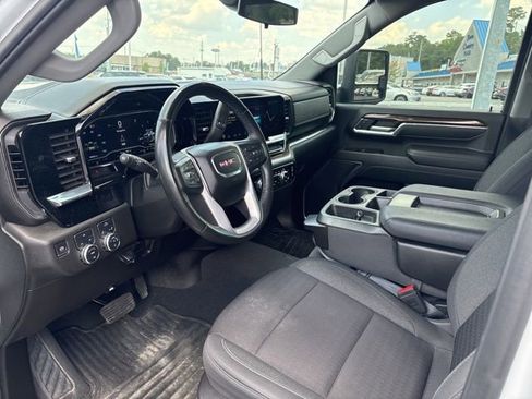 Used 2024 GMC Sierra 2500 SLE w/ SLE Value Package; AWD/4WD image 9
