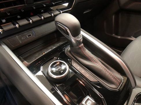 Used 2025 Chevrolet Colorado Z71 w/ Technology Package image 18