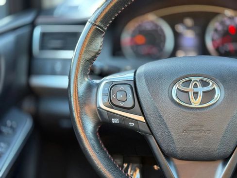 Used 2016 Toyota Camry SE w/ Moonroof Package FWD image 23