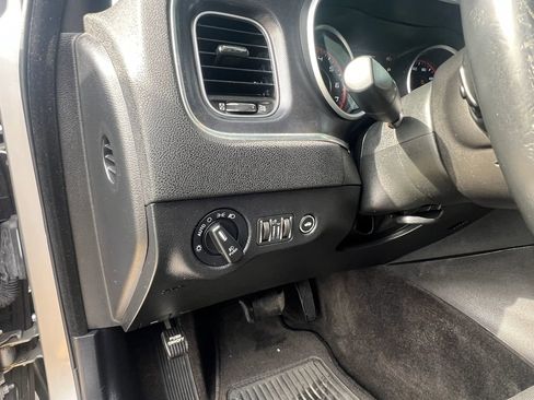 Used 2016 Dodge Charger SXT image 23