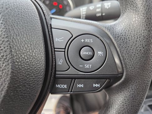 Used 2021 Toyota RAV4 LE AWD/4WD image 15