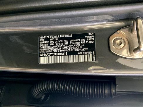 Used 2025 Porsche Cayenne image 36