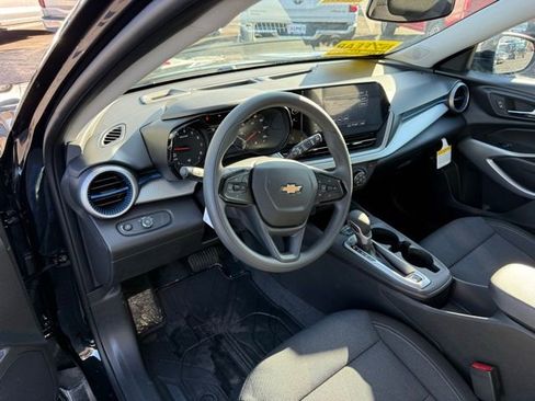 New 2026 Chevrolet Trax LS w/ LS Convenience Package FWD image 24