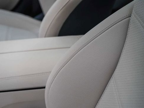 Used 2025 Mercedes-Benz C 300 4MATIC Sedan image 20