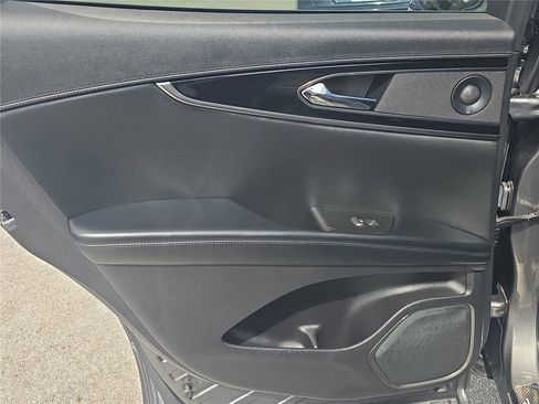 Certified 2021 Lincoln Nautilus Reserve AWD/4WD image 11