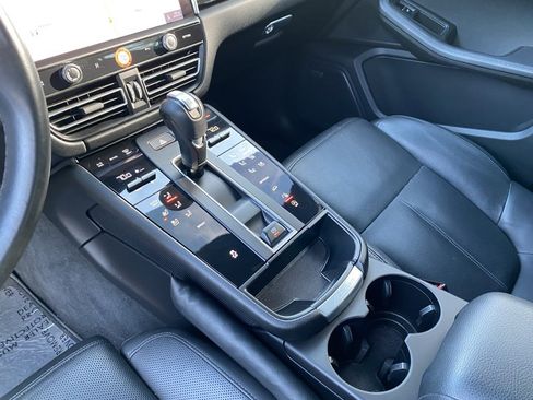 Used 2022 Porsche Macan image 13