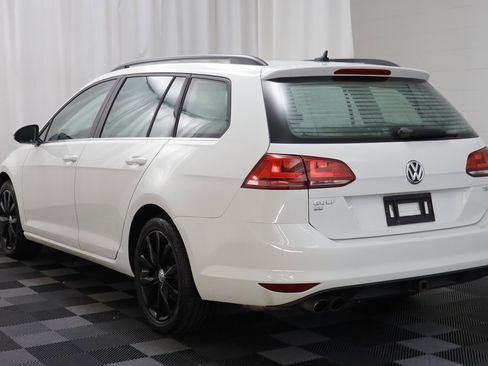 Used 2016 Volkswagen Golf SE image 14
