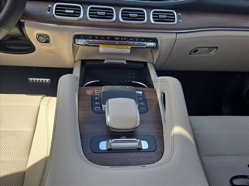 New 2026 Mercedes-Benz GLS 580 4MATIC image 10