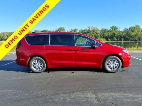 New 2026 Chrysler Pacifica Select FWD image 19