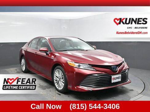 Used 2020 Toyota Camry XLE FWD image 1