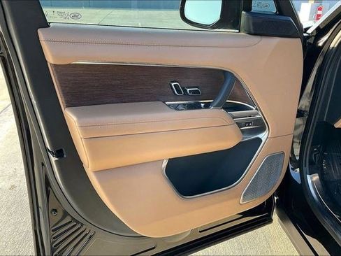 Used 2025 Land Rover Range Rover Long Wheelbase Autobiography image 28