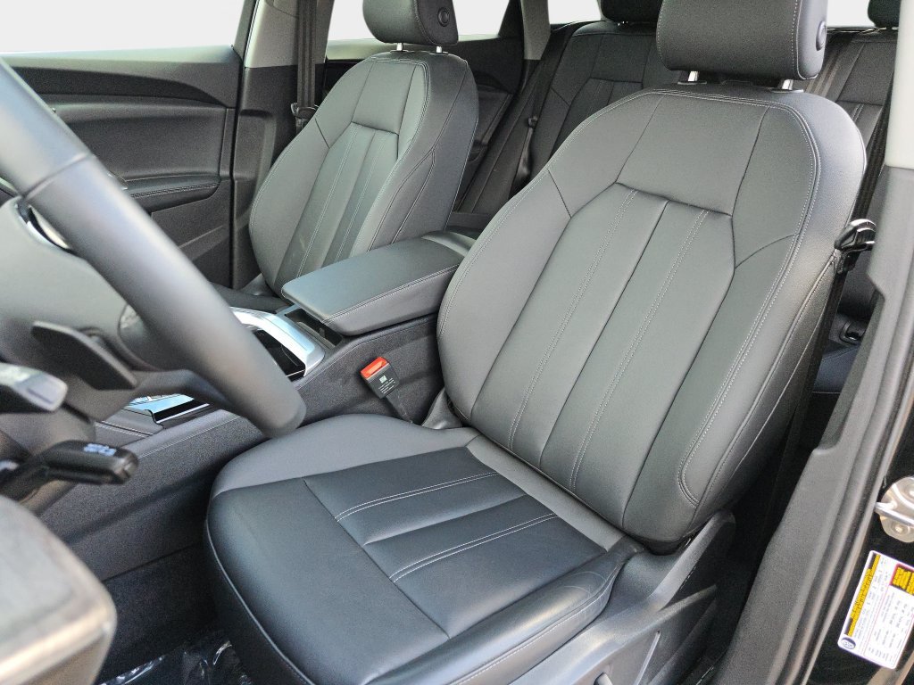 Certified 2025 Audi Q5 Premium w/ Convenience Package AWD/4WD image 14