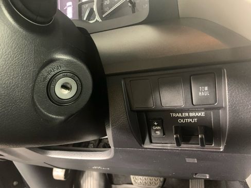 Used 2020 Toyota Tundra SR5 w/ SR5 Convenience Package image 17