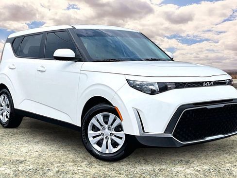 Used 2023 Kia Soul LX FWD image 1