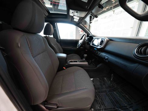 Used 2016 Toyota Tacoma TRD Sport w/ Premium & Technology Package image 26