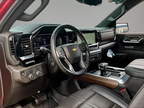 Used 2025 Chevrolet Silverado 1500 High Country w/ High Country Premium Package AWD/4WD image 17