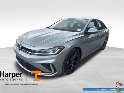 Used 2025 Volkswagen Jetta SE w/ Sunroof Package FWD image 1