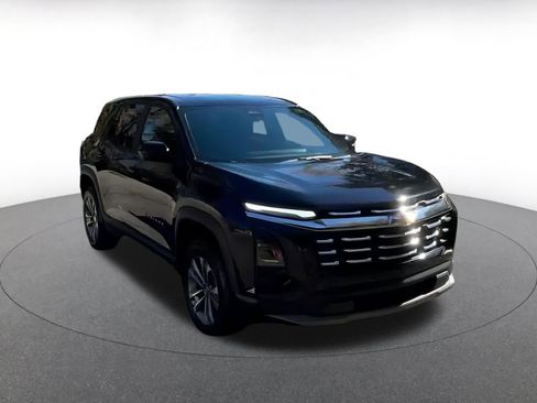 Used 2025 Chevrolet Equinox LT image 3