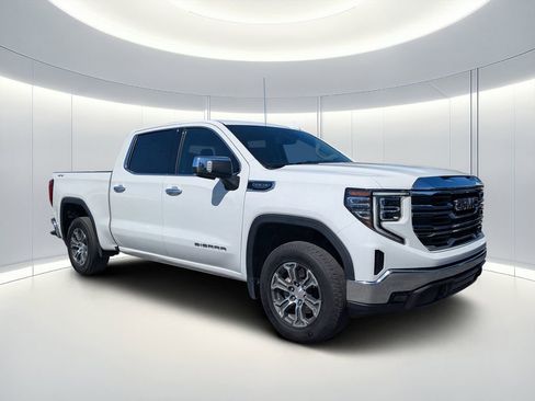 Used 2025 GMC Sierra 1500 SLT AWD/4WD image 2