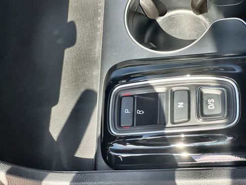 Used 2023 Honda Pilot LX image 16