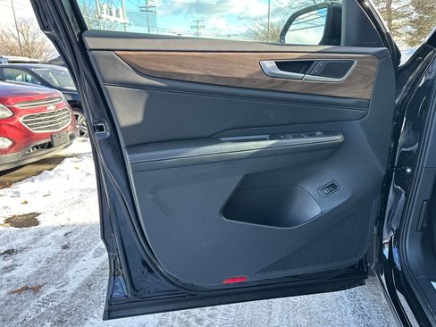 New 2026 Volkswagen Atlas SE image 5