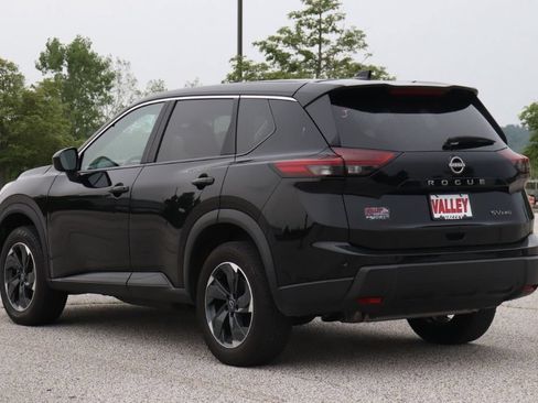 Used 2024 Nissan Rogue SV AWD/4WD image 7