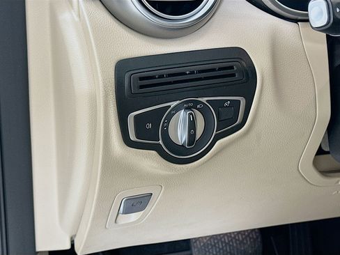 Used 2022 Mercedes-Benz GLC 300 image 11