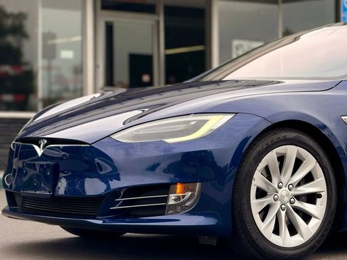 Used 2017 Tesla Model S 90D image 3