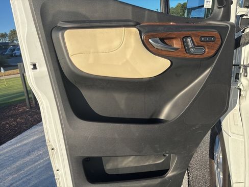 Used 2022 Mercedes-Benz Sprinter 144 Cargo image 76