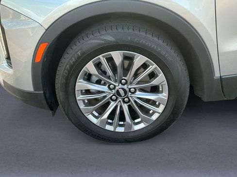 Used 2024 Cadillac XT4 Premium Luxury AWD/4WD image 9