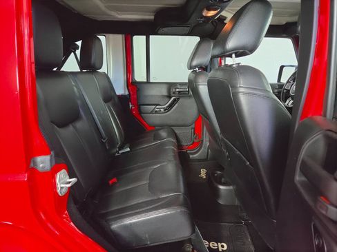 Used 2015 Jeep Wrangler Unlimited Sahara AWD/4WD image 30