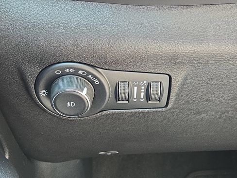 Used 2025 Jeep Compass Trailhawk AWD/4WD image 27