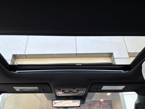 Used 2024 Toyota Tacoma Limited w/ Limited Package (LT) AWD/4WD image 23