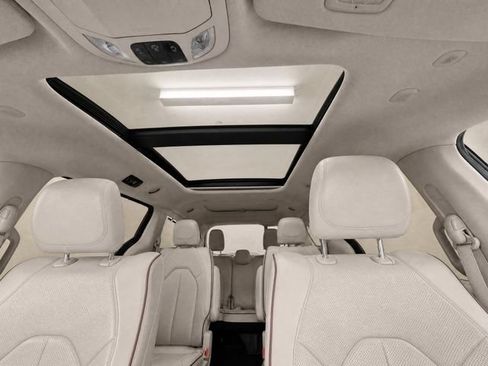 Used 2020 Chrysler Pacifica Limited w/ Advanced Safetytec Group FWD image 17