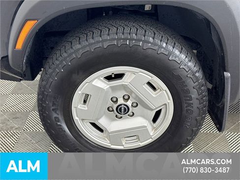 Used 2024 Nissan Frontier SV w/ Hardbody Edition image 13