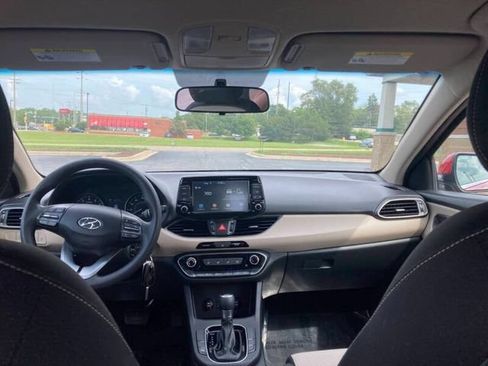 Used 2020 Hyundai Elantra GT FWD image 22