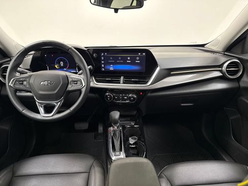 Used 2025 Chevrolet Trax ACTIV w/ Sunroof Package FWD image 27
