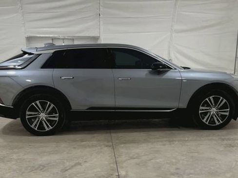 Used 2024 Cadillac Lyriq Luxury AWD/4WD image 5
