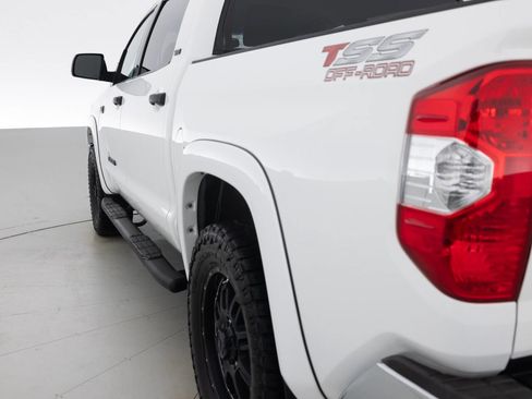 Used 2017 Toyota Tundra SR5 w/ SR5 Upgrade Package image 13