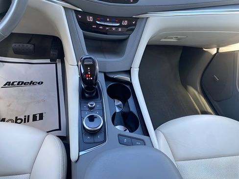 Used 2020 Cadillac XT5 Premium Luxury w/ LPO, Floor Liner Package AWD/4WD image 24
