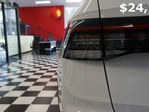 Certified 2025 Volkswagen Taos S image 80