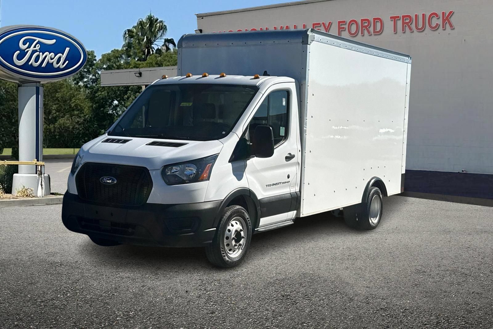 Used 2023 Ford Transit 350 DRW RWD image 8