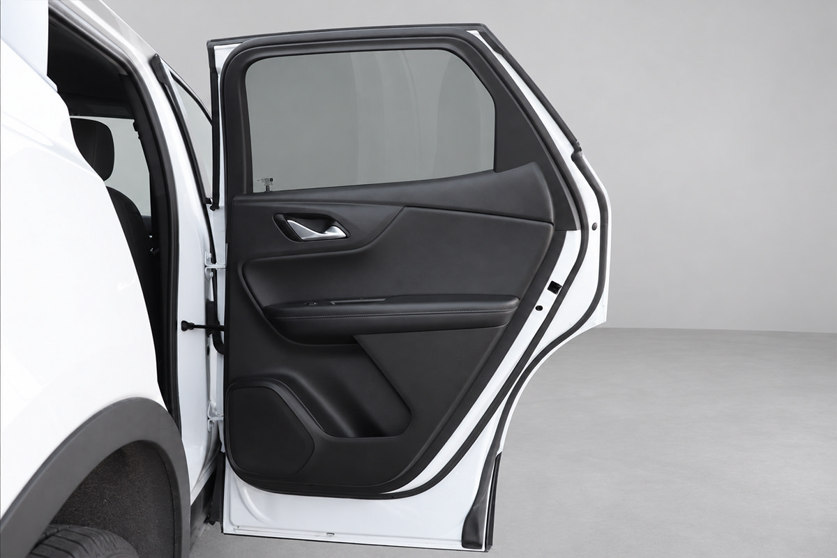 Used 2020 Chevrolet Blazer LT w/ LPO, Floor Liner Package FWD image 13