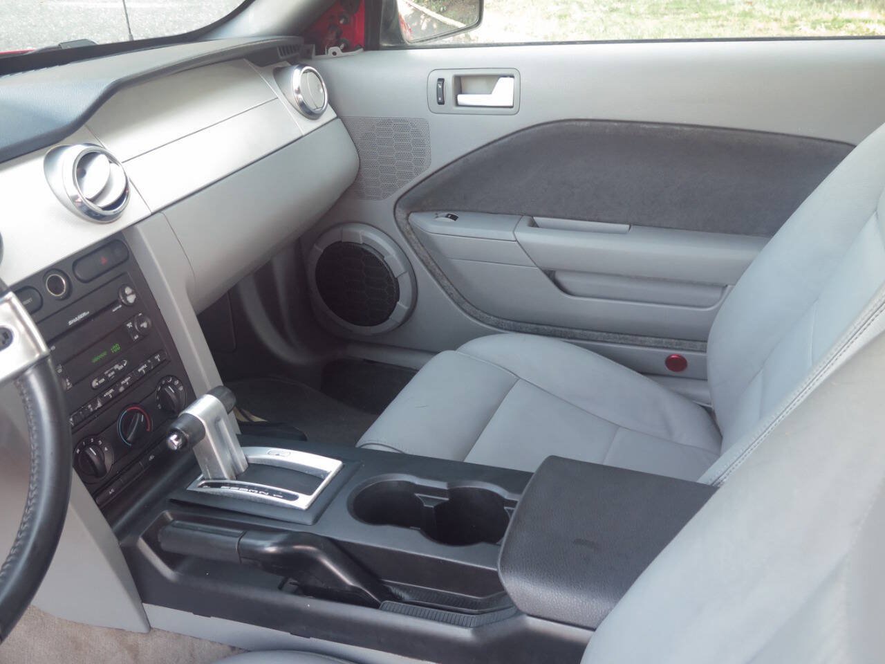 Used 2005 Ford Mustang Convertible RWD image 11