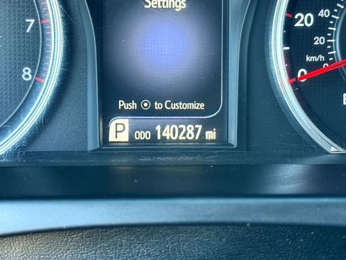 Used 2017 Toyota Camry SE image 16