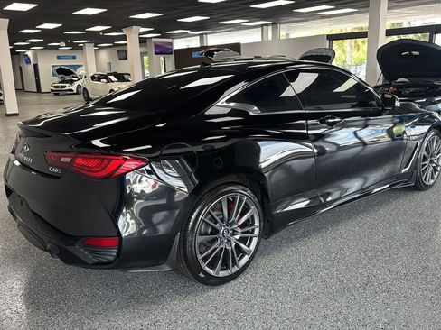 Used 2017 INFINITI Q60 Red Sport 400 AWD/4WD image 4