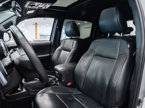 Used 2021 Toyota Tacoma TRD Off-Road image 6