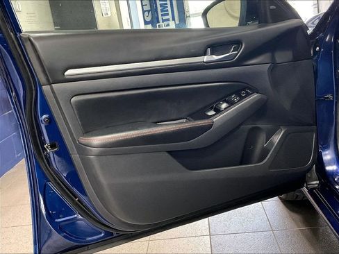 Used 2024 Nissan Altima 2.5 SR AWD/4WD image 9