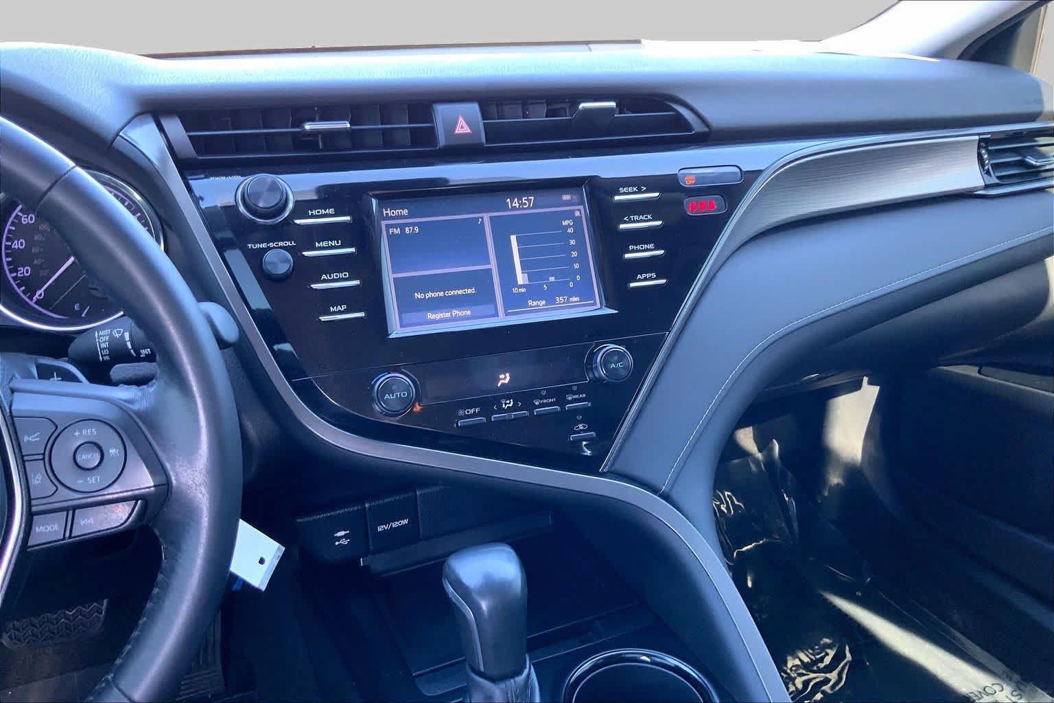 Used 2019 Toyota Camry SE FWD image 6